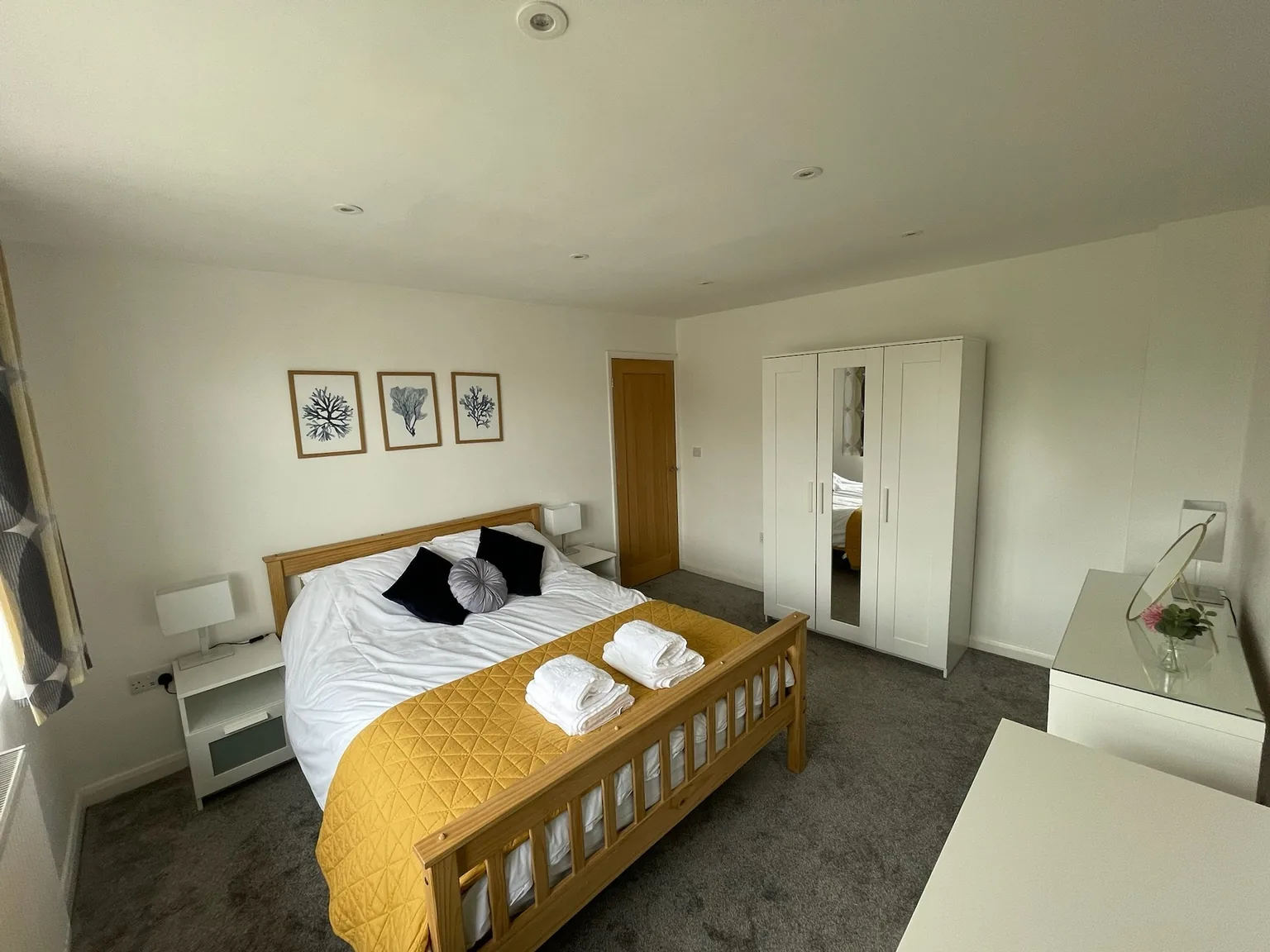 Alternative view of twin bedroom